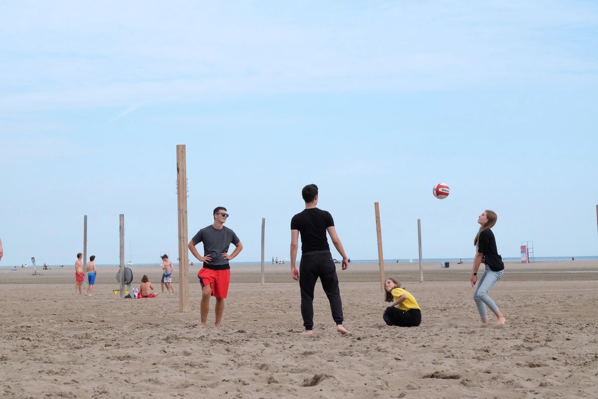Keystone students playing beach volleyball