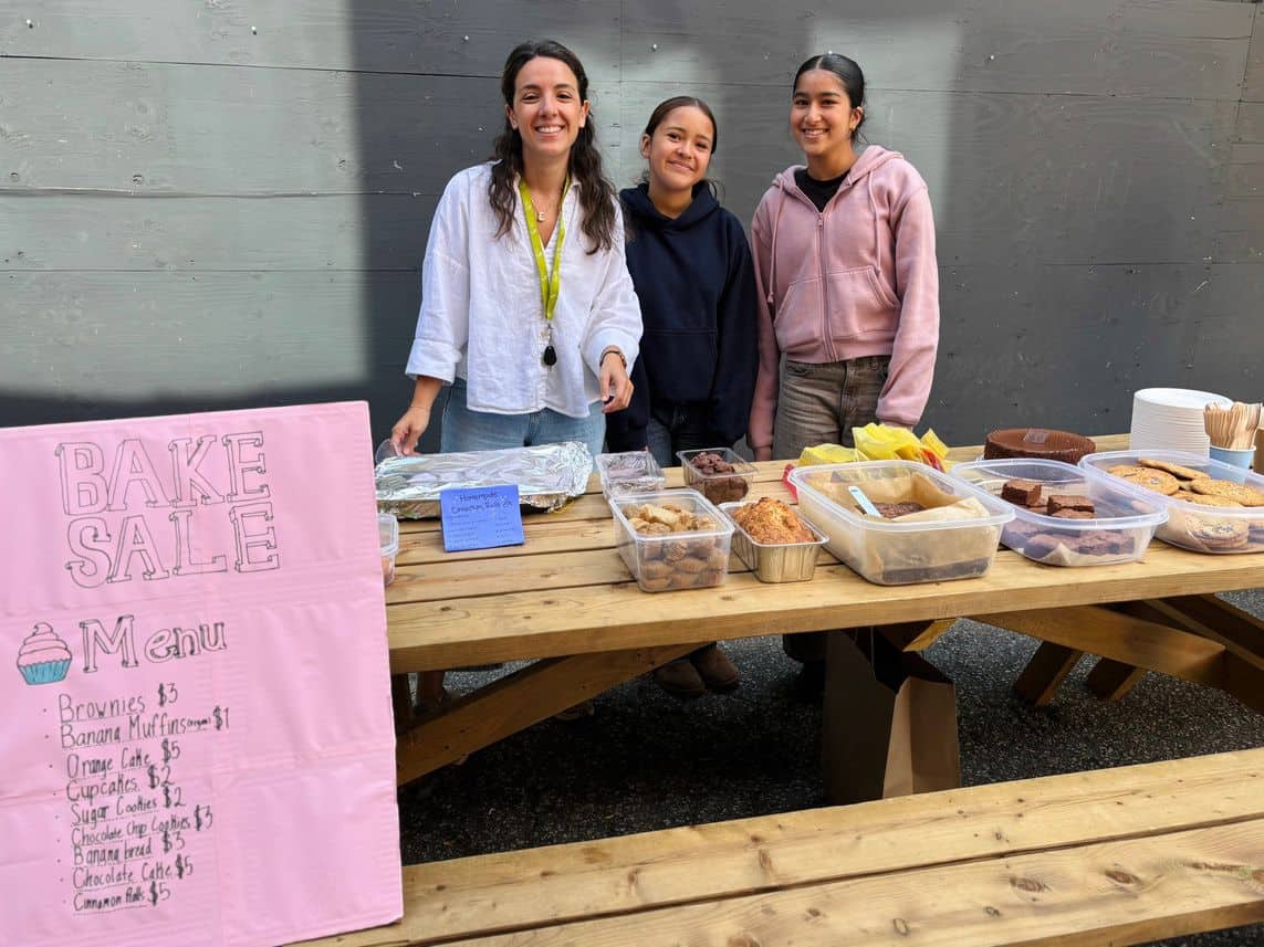sep2026-house-1 House representatives at a bake sale table